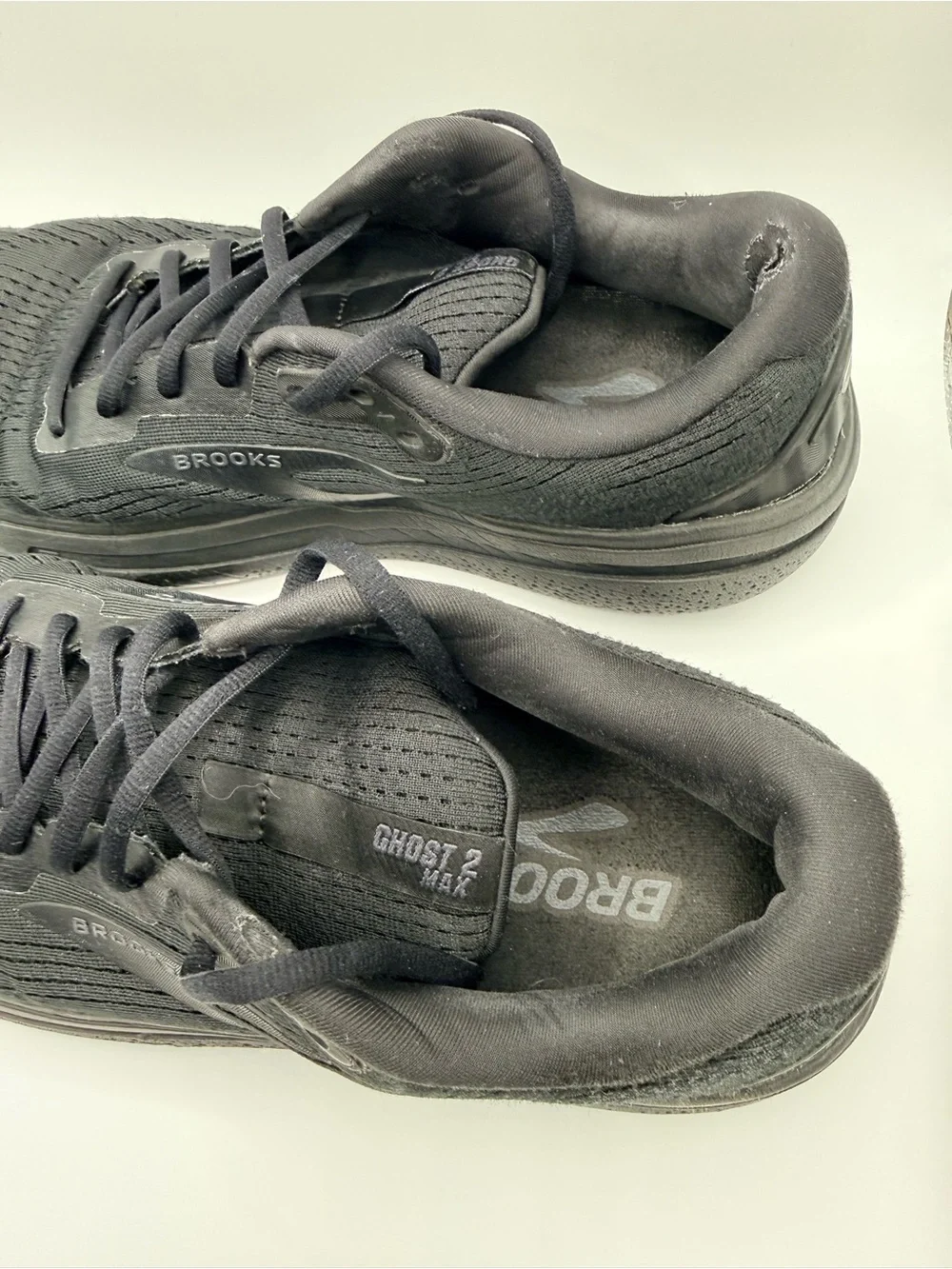 BROOKS Ghost Max 2 Black Athletic CushyRunning Walking Sneakers Size 11